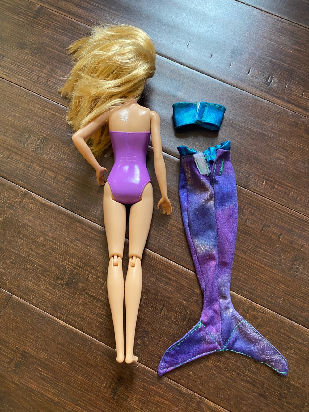 2 Swim Barbies with 2 mermaid outfits - Picture 9 of 14